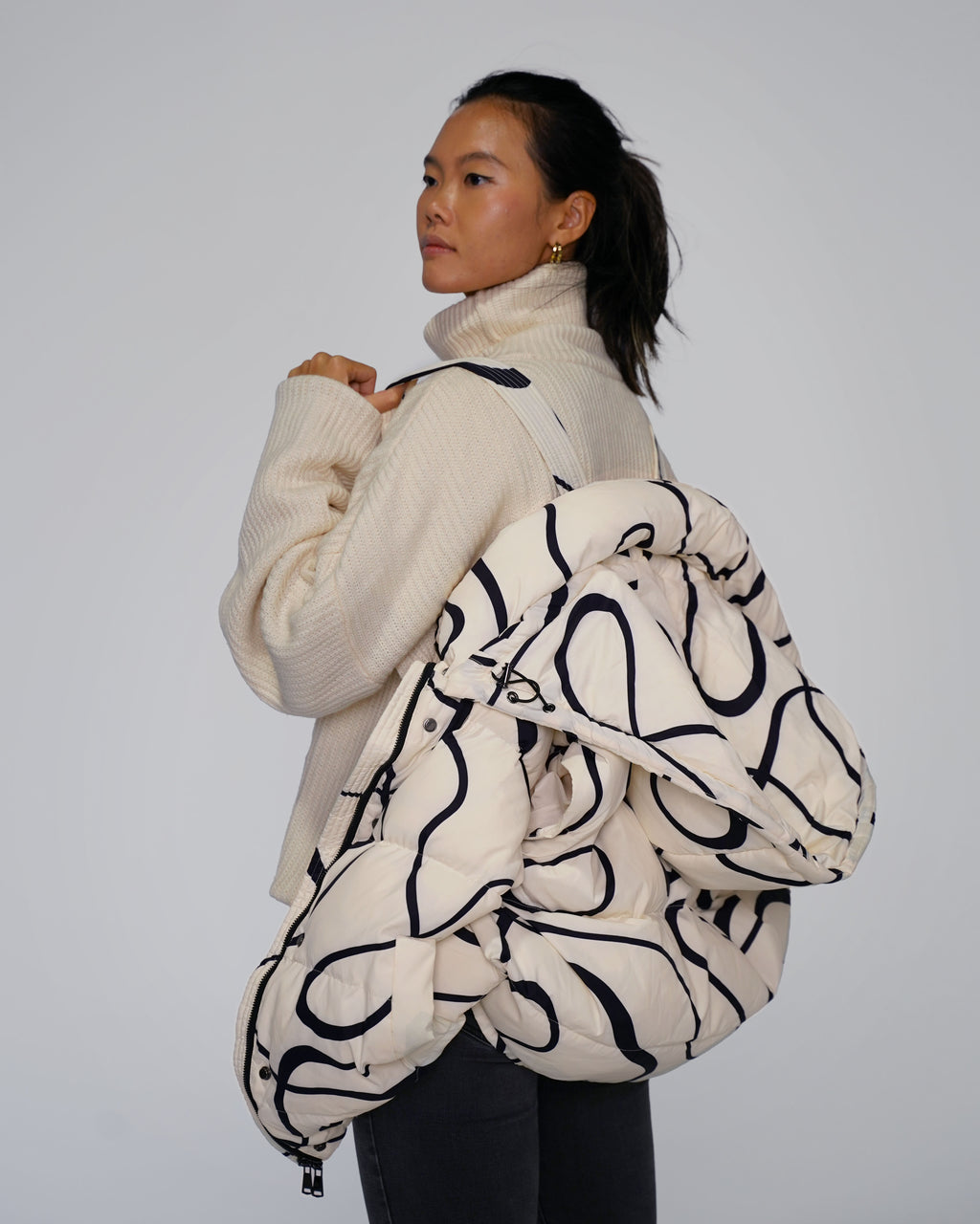 White Wavy streetwear puffer jacket outfit
Model wearing White Wavy convertible puffer jacket