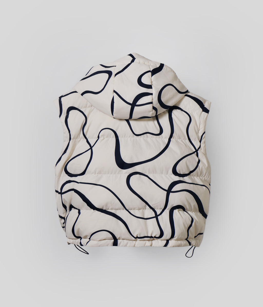 White Wavy puffer jacket back view with hood
White Wavy puffer jacket back view with hood removed